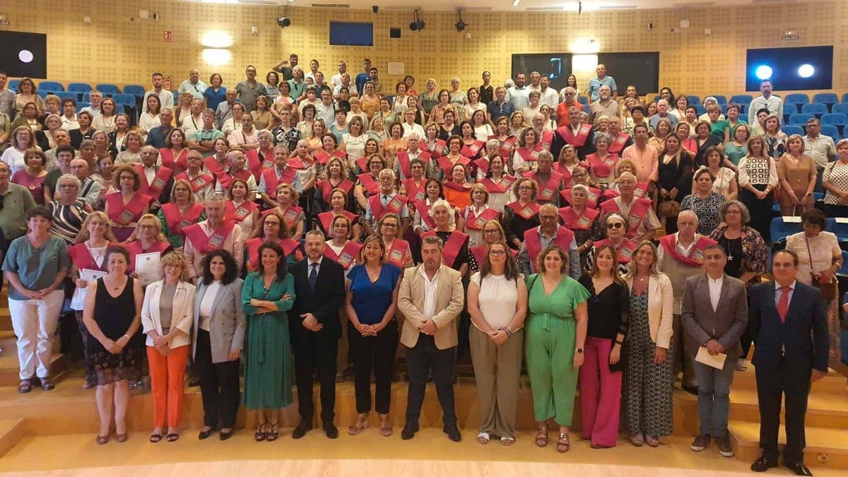 Los alumnos de este Aula Abierta, felices tras completar un curso más