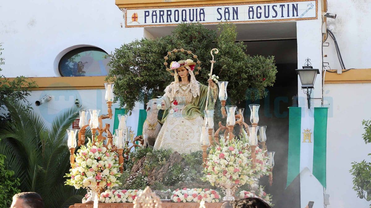 Imagen de la Divina Pastora junto a San Agustín / Juan Muñoz