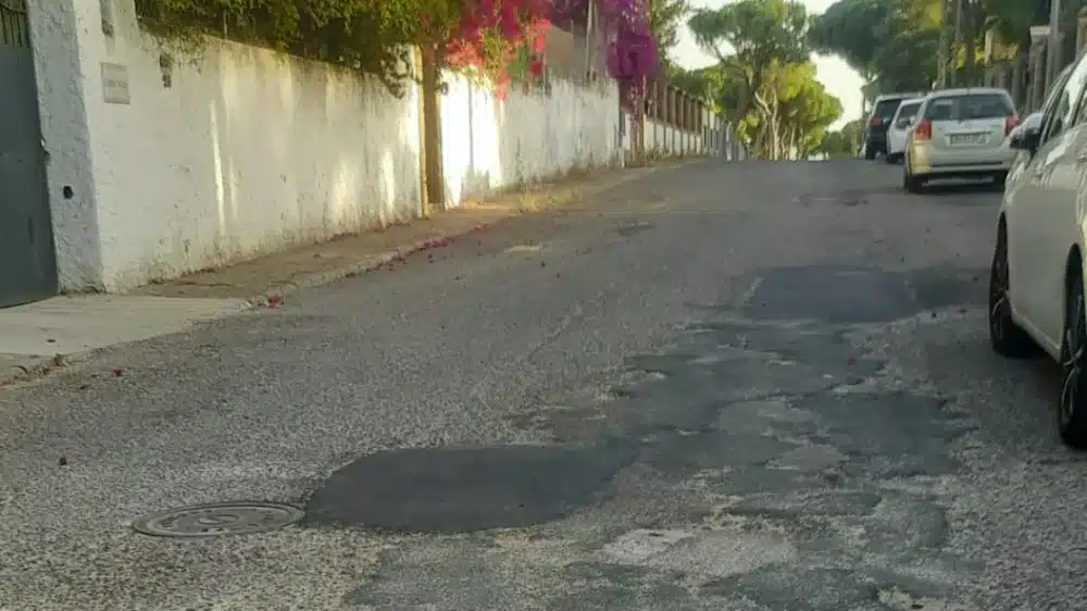 Calzada de la urbanización Pinares de Oromana. Cedida