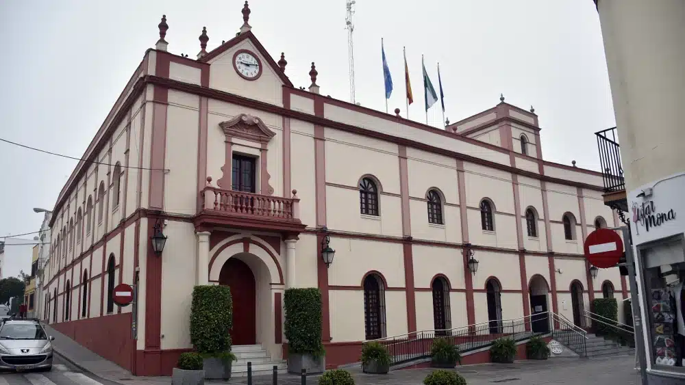 Fachada del Ayuntamiento de Alcalá de Guadaíra. Lva