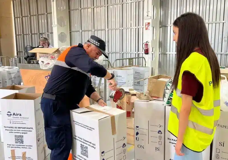 Alcalá de Guadaíra recoge "cientos de kilos de donaciones" para los afectados por la DANA en Valencia. - AYUNTAMIENTO DE ALCALÁ