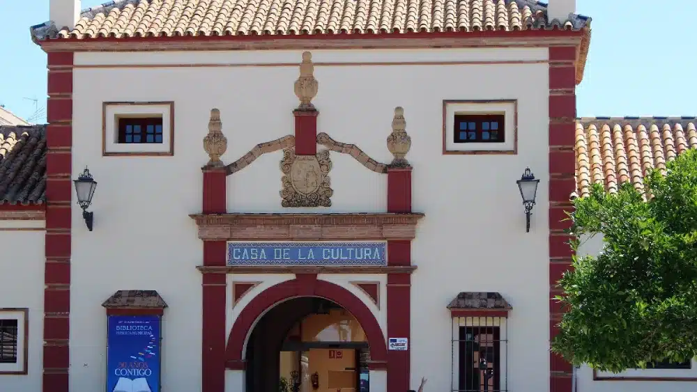 Fachada de la biblioteca de la Casa de la Cultura. LVA