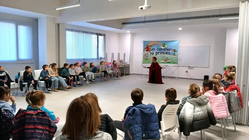 Cuentacuentos en un colegio de Alcalá. LVA