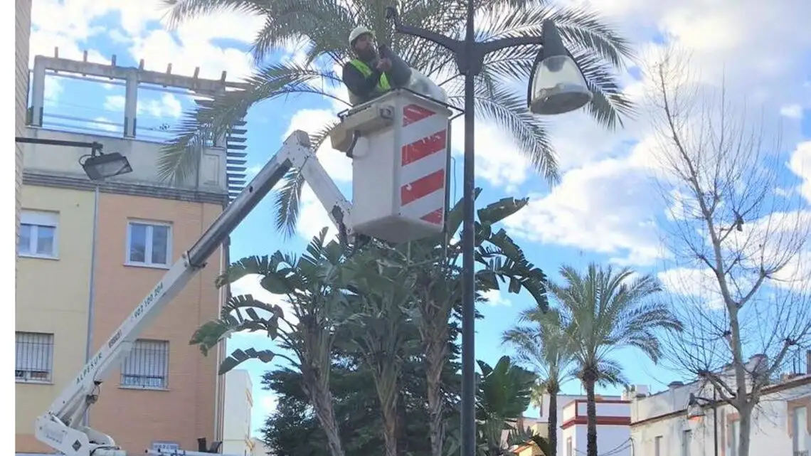 Instalación de luminarias en Alcalá de Guadaíra - AYUNTAMIENTO DE ALCALÁ DE GUADAÍRA