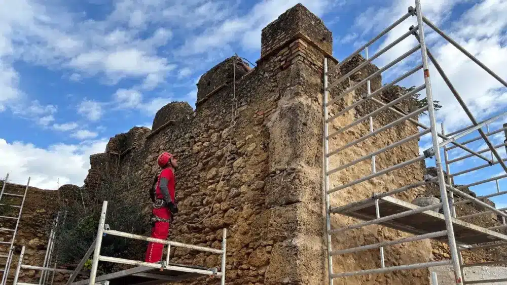 Obras de mejora en la muralla del castillo de Alcalá - AYUNTAMIENTO DE ALCALÁ DE GUADAÍRA