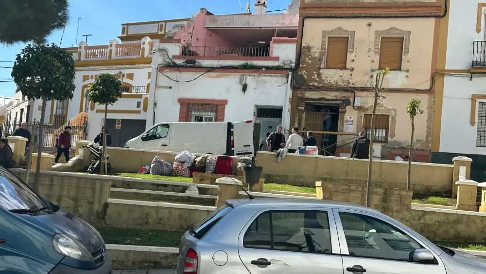 El momento del desahucio de una vivienda de la Plaza del Derribo - SA