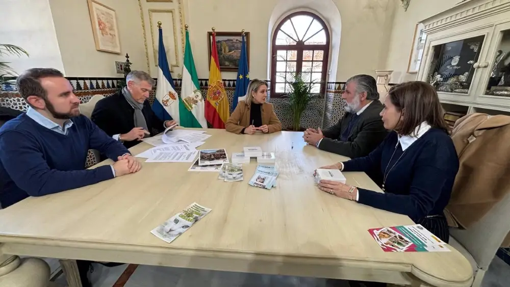 Reunión entre el Ayuntamiento y el Colegio de Veterinarios de Sevilla en el que se ha suscrito el acuerdo - Ayuntamiento de Alcalá de Guadaíra