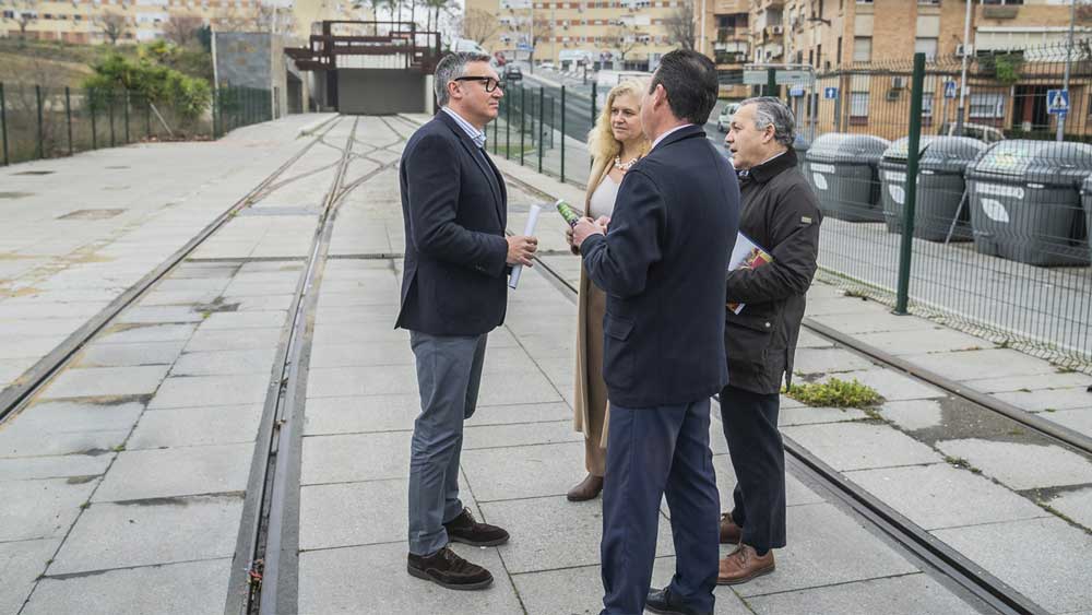 VOX acusa al PSOE de poner al Ayuntamiento de Alcalá «al borde de la quiebra» tras «años ocultando» en los Presupuestos la deuda por el convenio del tranvía. - Vox Alcalá de Guadaíra